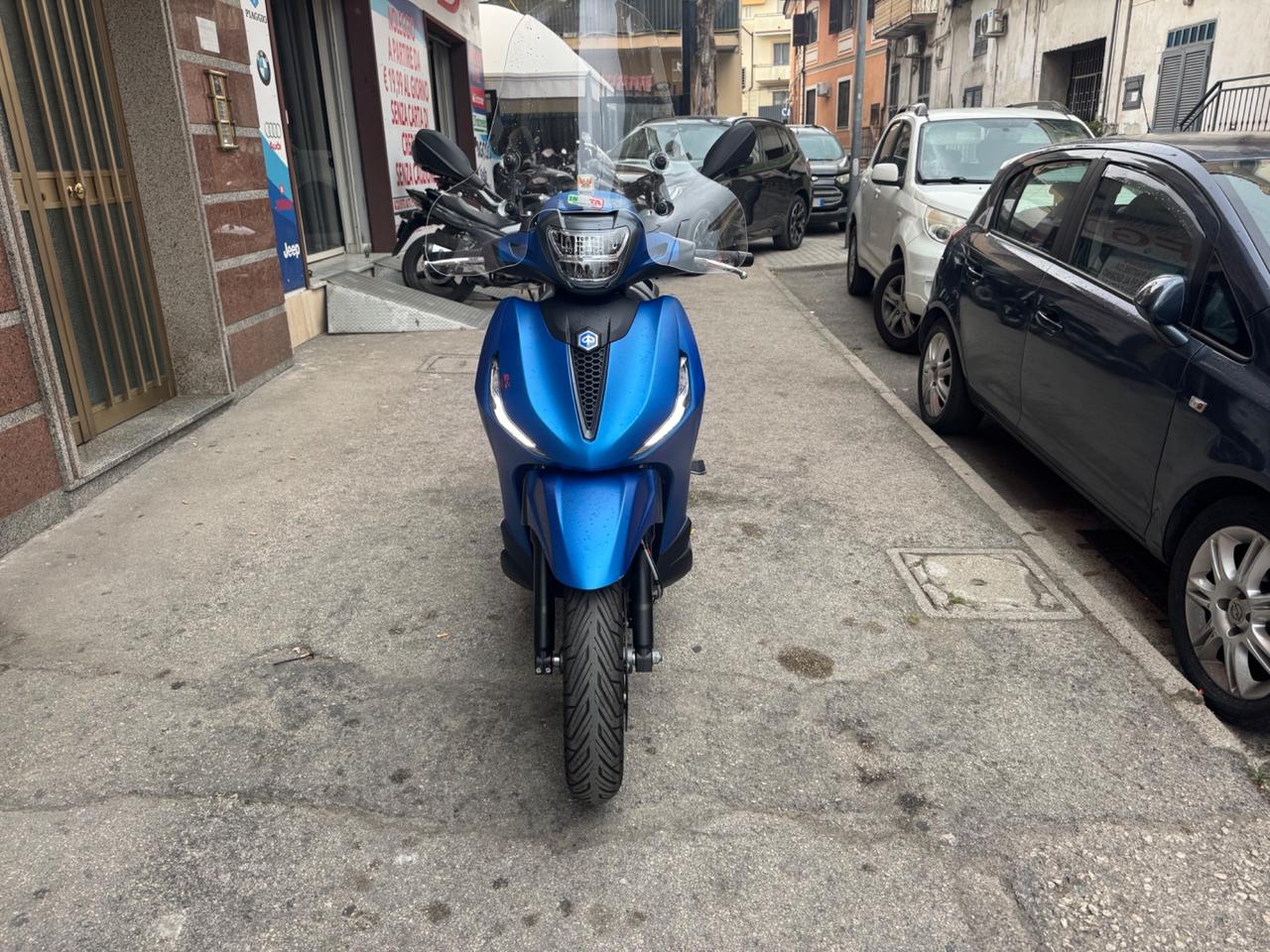 Piaggio Beverly 400 Sport