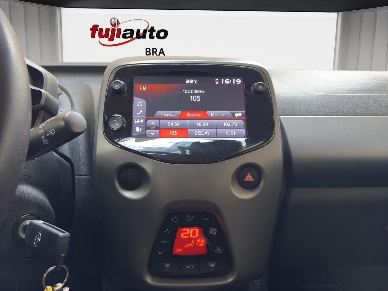 Toyota Aygo 5p 1.0 x-play 72cv