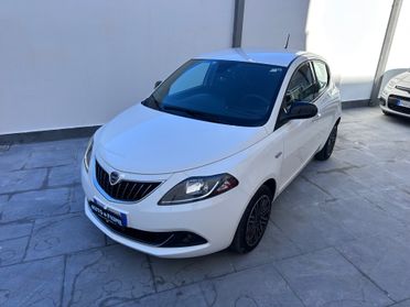 Lancia Ypsilon 1.0 FireFly 5 porte S&S Hybrid Ecochic Silver