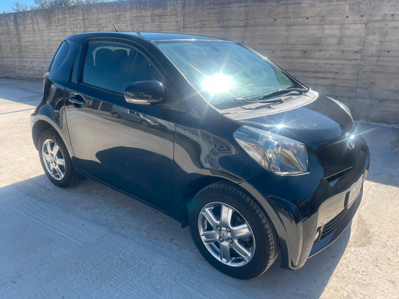 Toyota IQ benzina 1.0 cambio automatico guida neopatentati Gioia Tauro