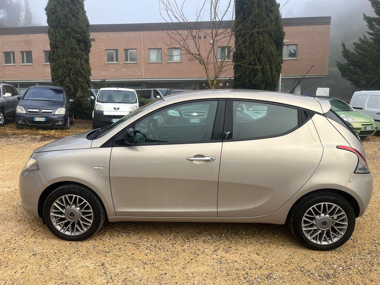 Lancia Ypsilon 1.3 Diesel - Neopatentati