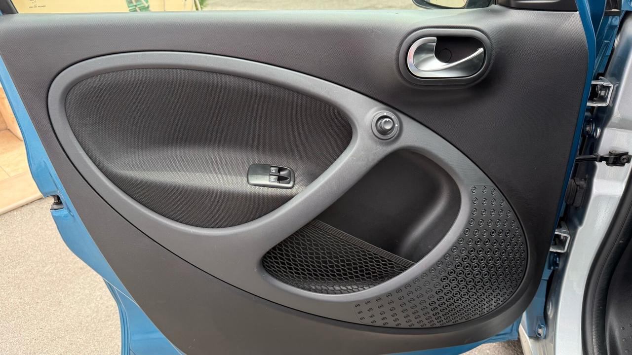 SMART FORFOUR EQ PASSION 2021