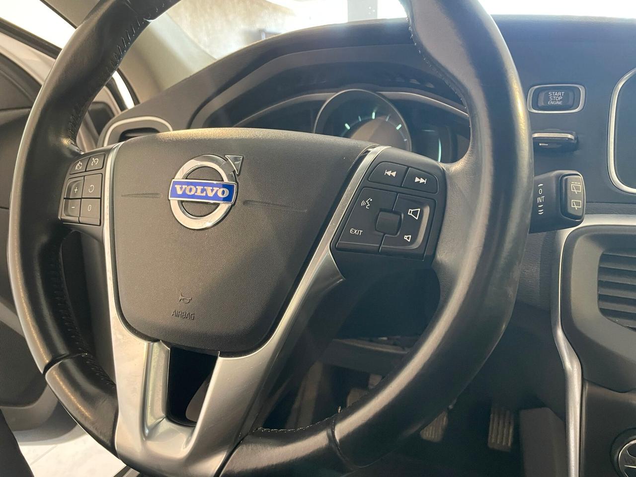 V40 CROSS COUNTRY 1.6D 115 CV 6 MARCE X NEOPATENTATI