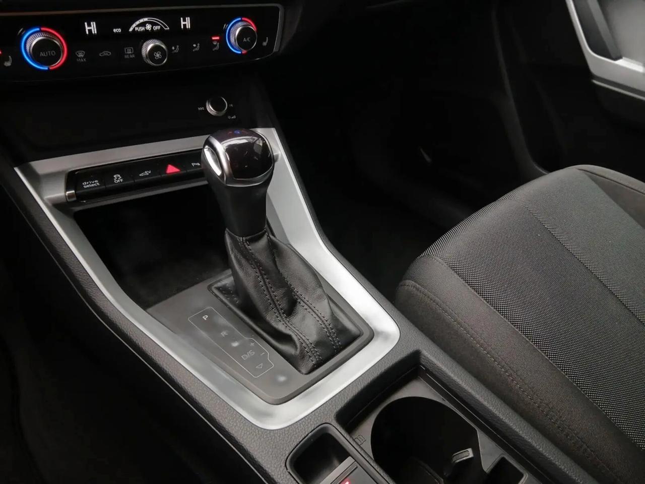 Audi Q3 45 TFSI e S tronic Business