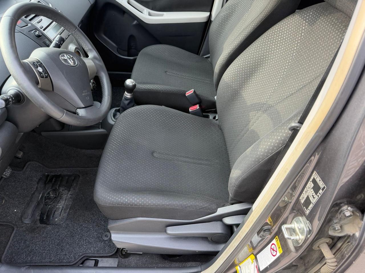 Toyota Yaris 1.0 5 porte Sol neopatentati