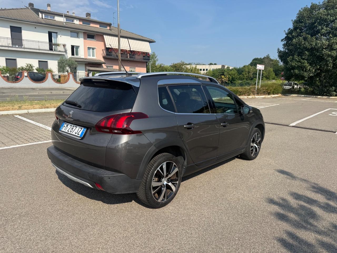 Peugeot 2008 PureTech Turbo 110 S&S*Navi*Pelle*Camera*Cerchi