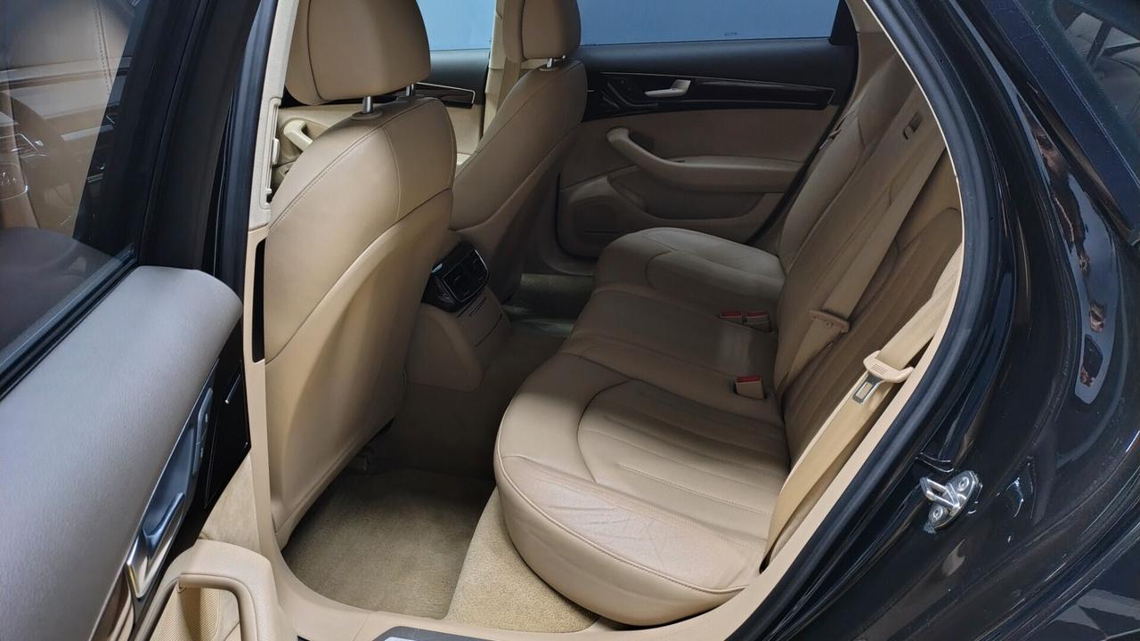 Audi A8 3.0 TDI QUATTRO 250 CV