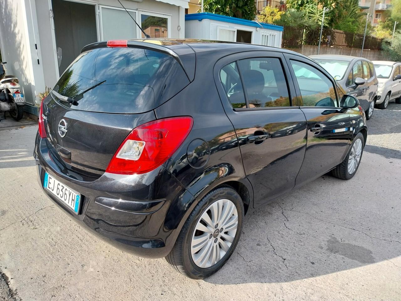 OPEL CORSA 1.2 BENZINA 2012 SOLO 100.000 KM