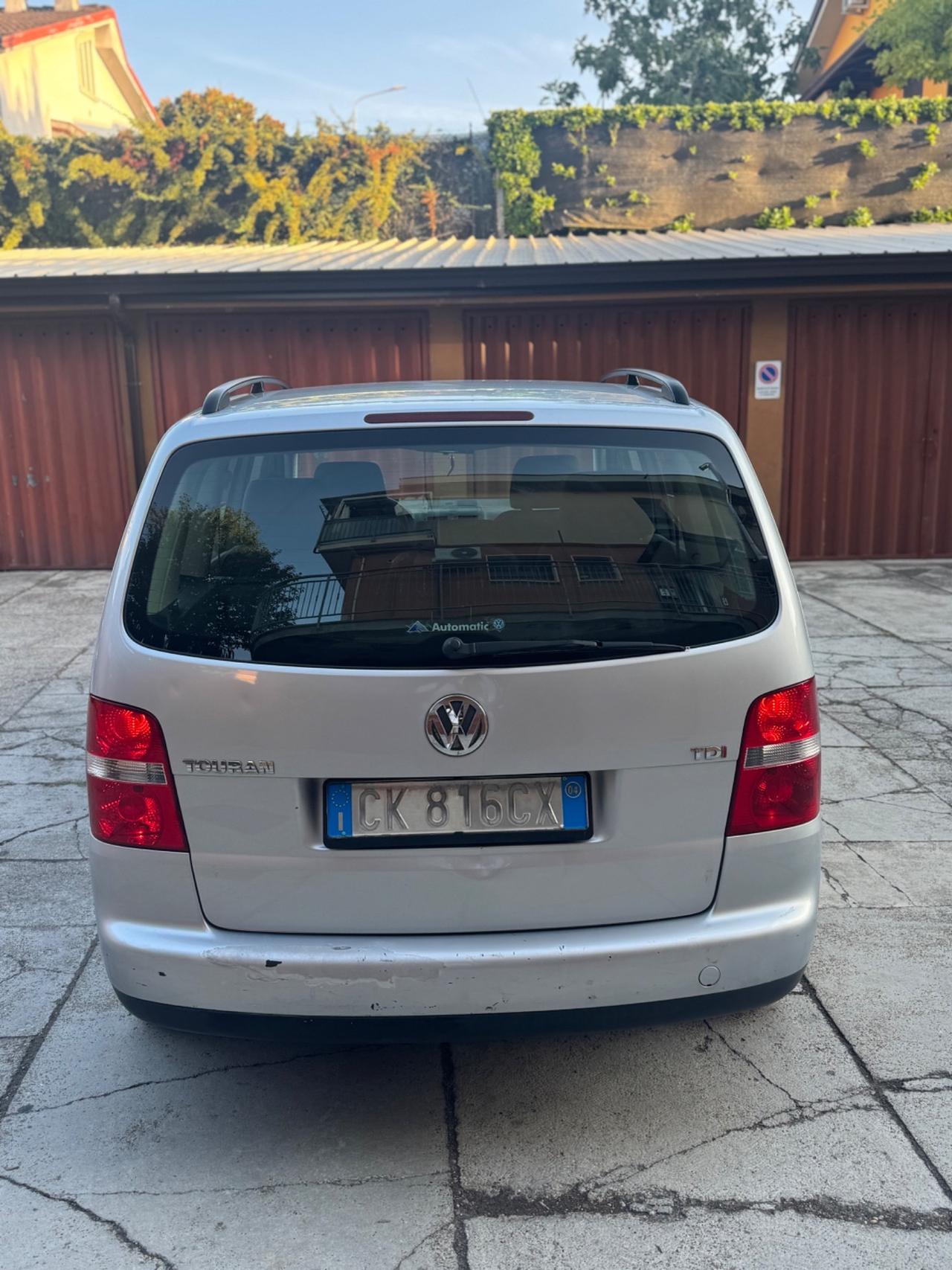 Volkswagen Touran 5 POSTI CON SOLI 143000KM