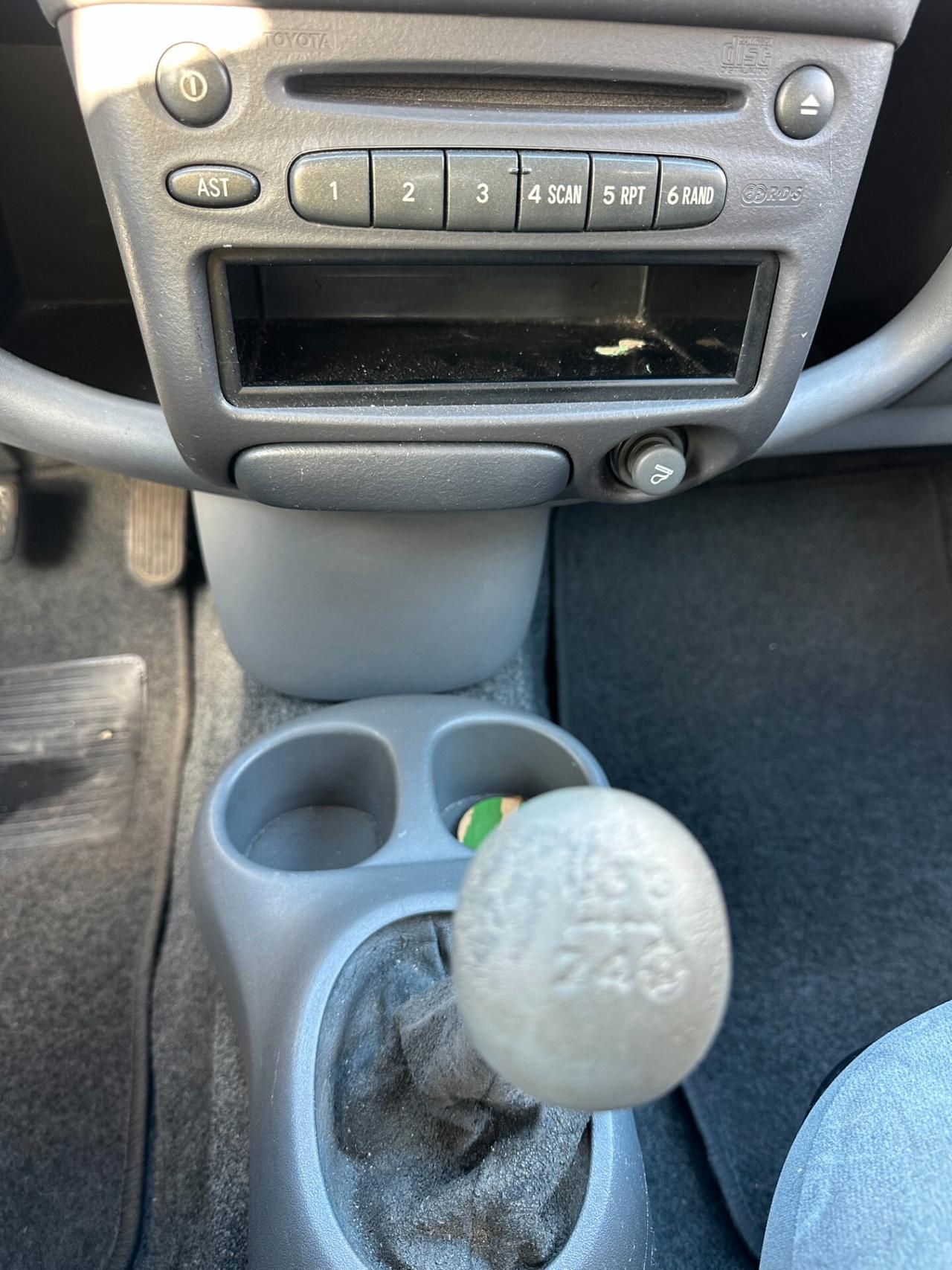 Toyota Yaris NEOPATENTATI