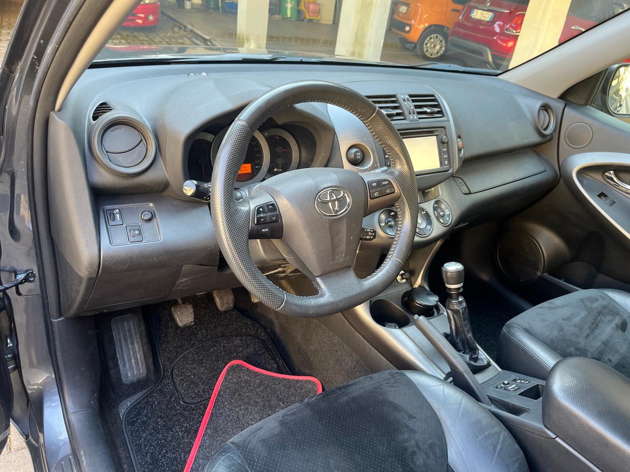 TOYOTA RAV 4 2.2 D-4D LOUNGE - 4X4