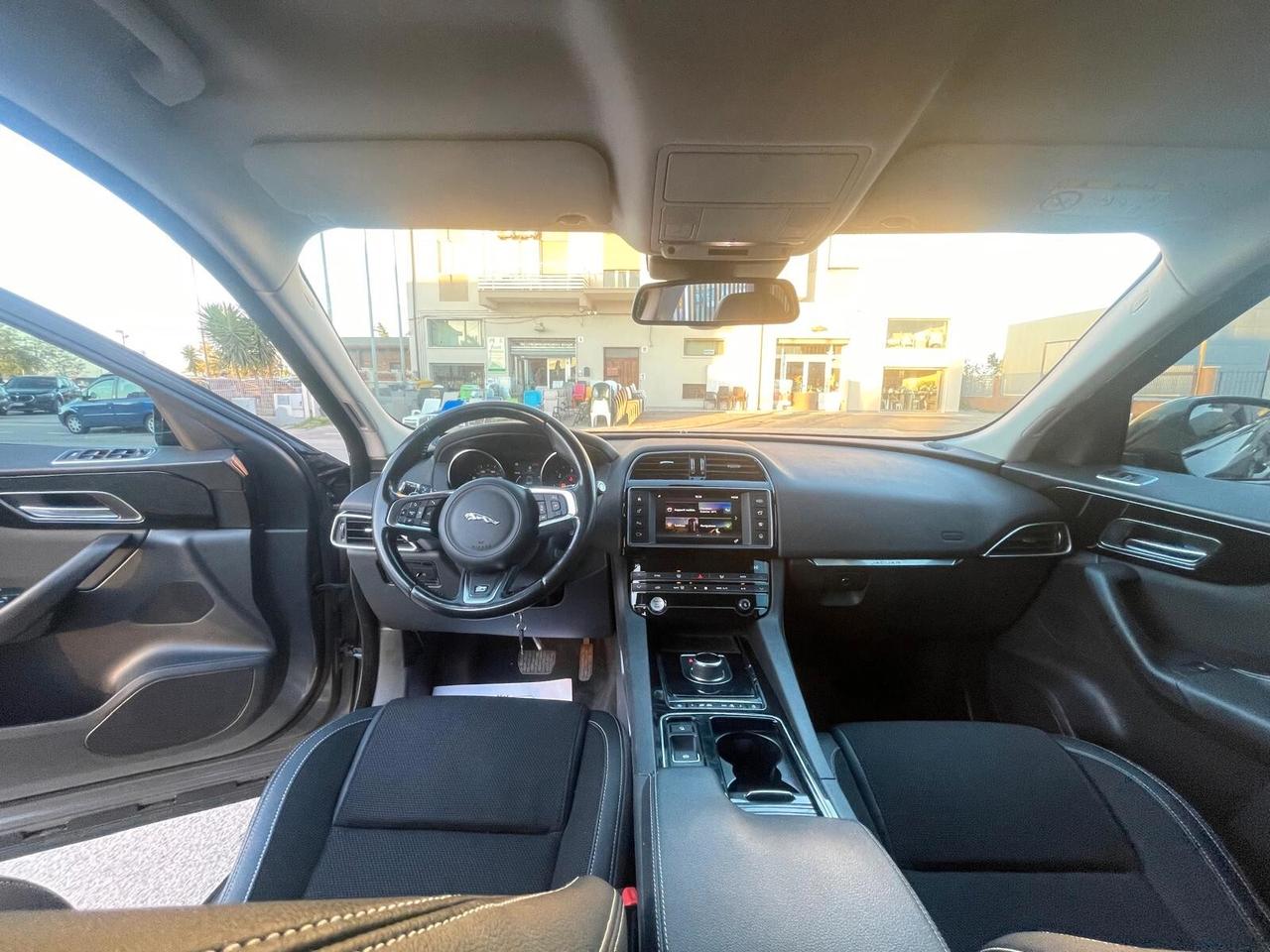 Jaguar F-Pace 2.0 D 180 CV AWD aut. R-Sport