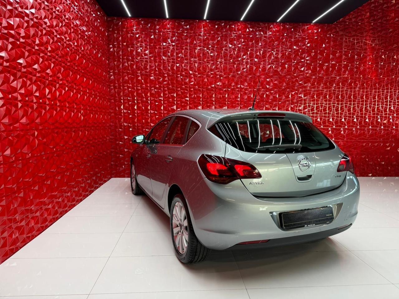 Opel Astra 1.7 CDTI 110CV 5 porte Cosmo OK NEOPATENTATI