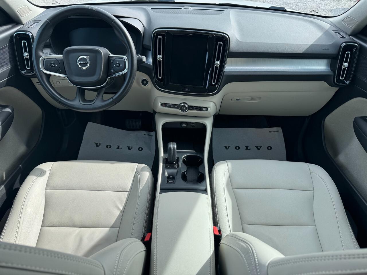 Volvo XC40 T2 Geartronic Momentum Pro