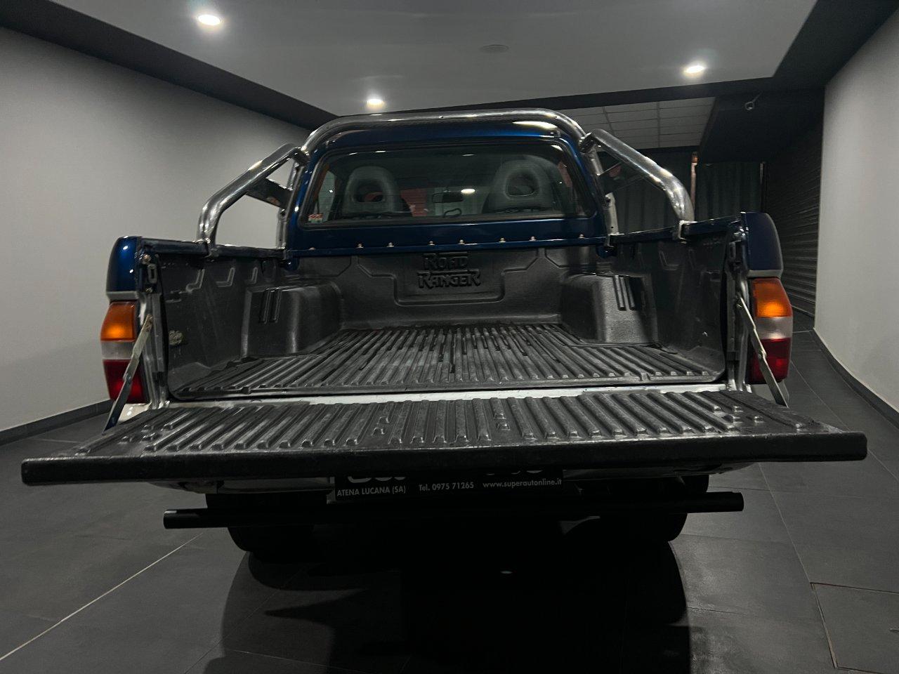 Mitsubishi L200 Double Cab L200 d.cab 2.5 tdi GLS Target 4wd Double cab