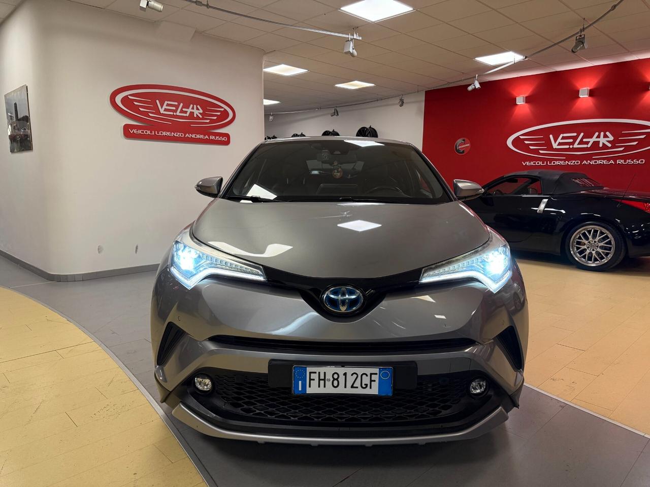Toyota C-HR 1.8 hybrid 98 cv