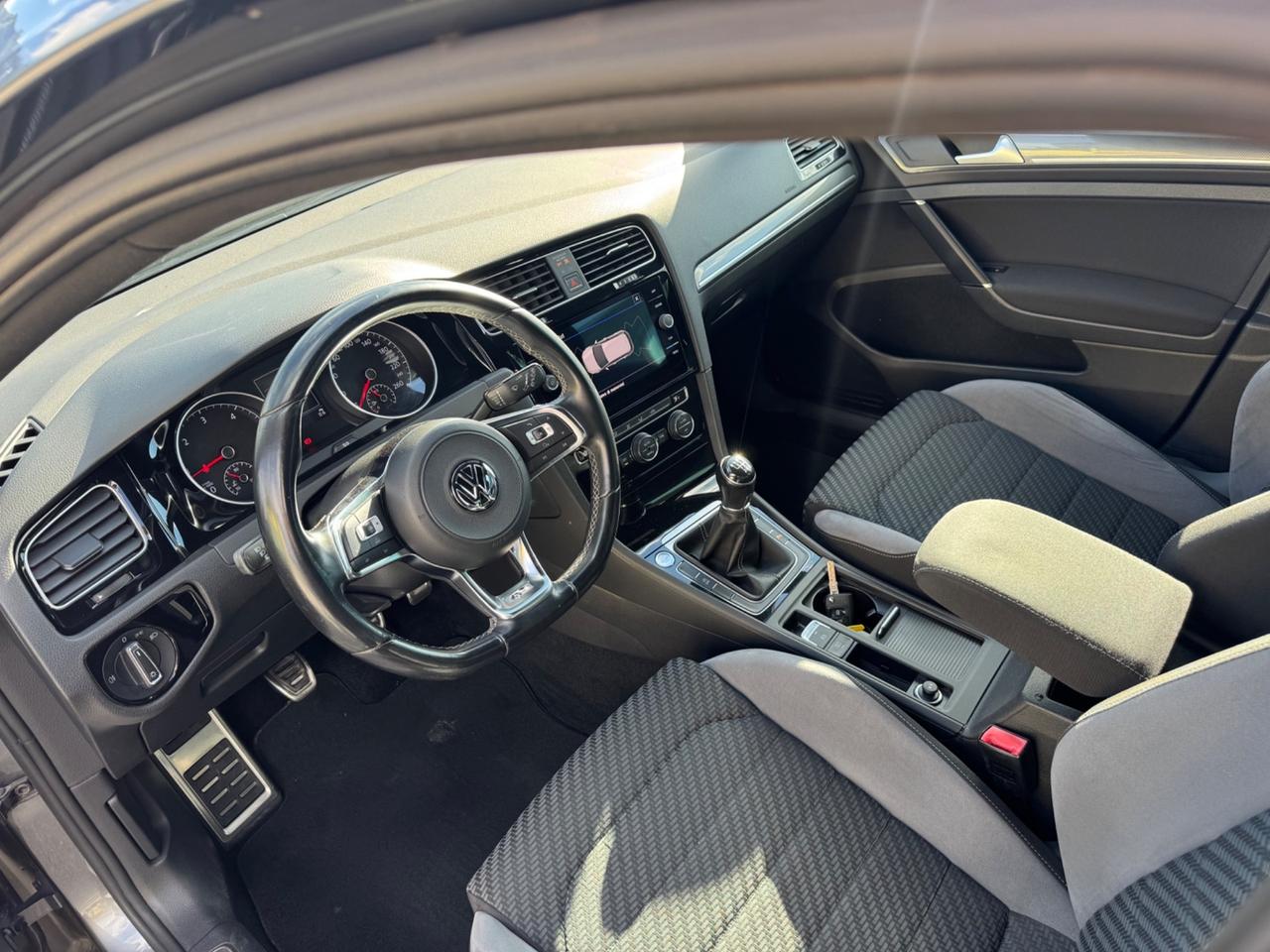 Volkswagen Golf 2.0 TDI R-LINE, FULL LED 150CV