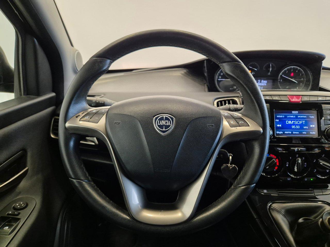 Lancia Ypsilon 5 porte 1.2 Silver 69cv - NEOPATENTATI - Sens. Post. - Bluetooth
