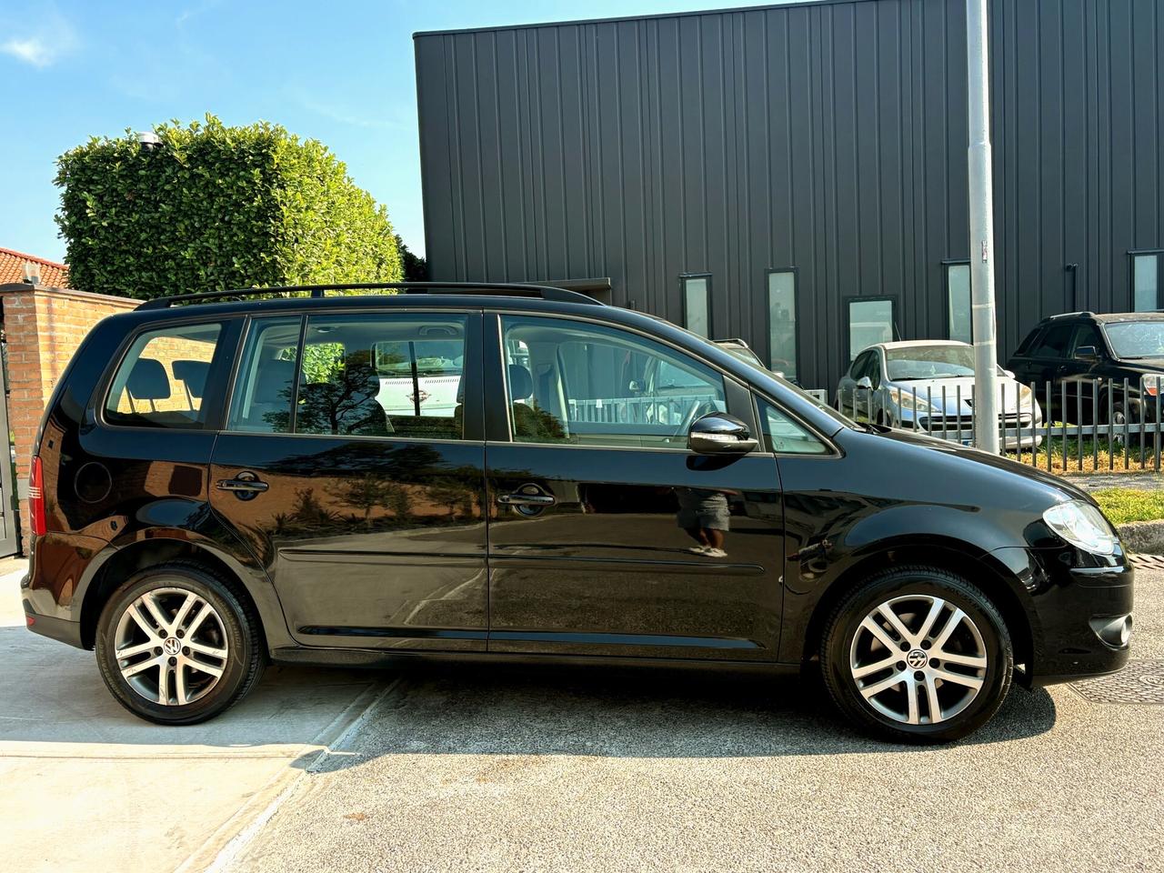 VW TOURAN 1.6 benzina- 7POSTI-U.Propr-2010