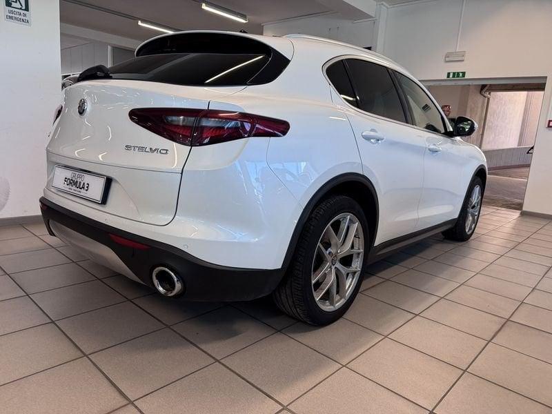 Alfa Romeo Stelvio 2.2 Turbo Diesel 210CV AT8 Q4 TI