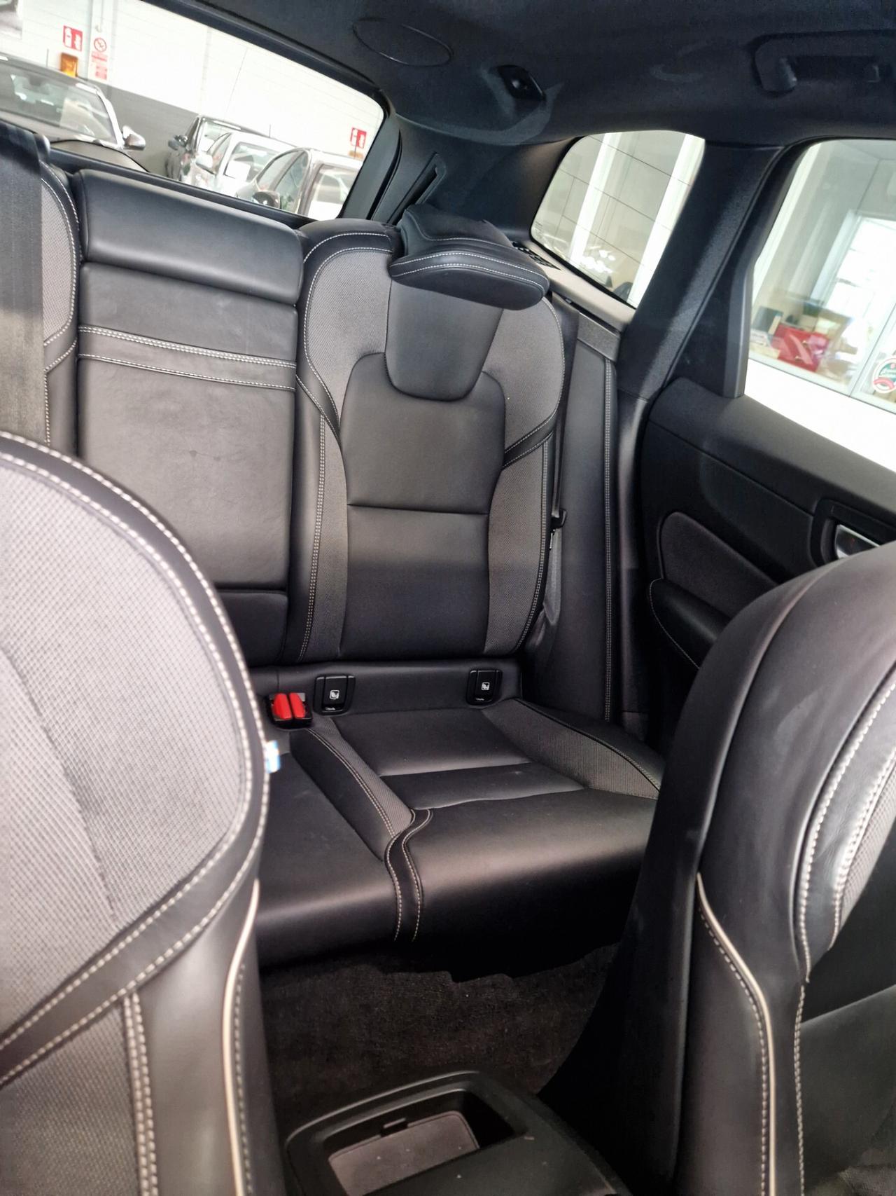 Volvo XC 60 XC60 B4 (d) AWD Geartronic R-design