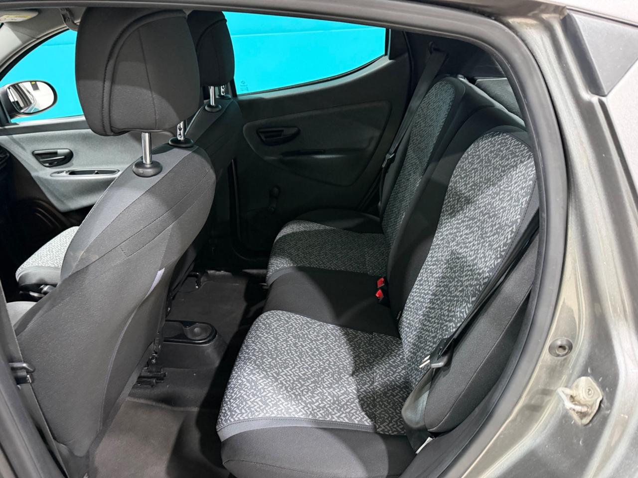 Lancia Ypsilon 1.0 FireFly 5 porte S&S Hybrid Ecochic Silver