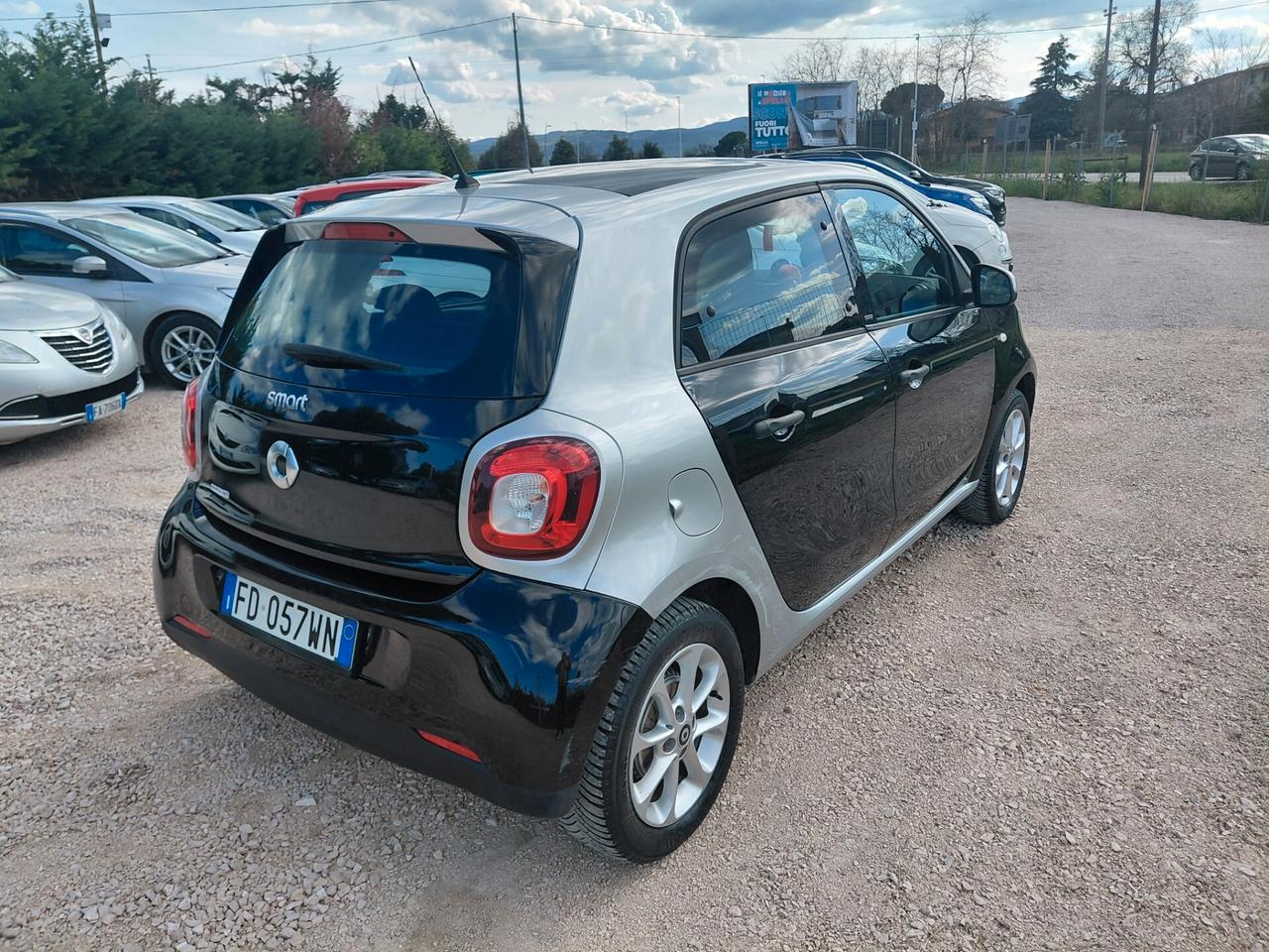SMART FORFOUR ANNO 2016 BZ 1.0 ADATTA NEOPATENTATI KM 140 MILA