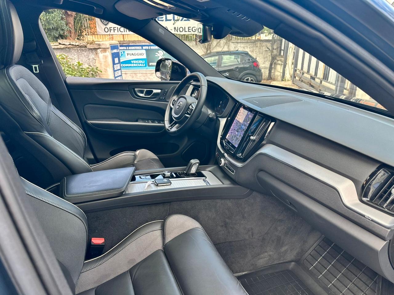 Volvo XC 60 XC60 B4 (d) AWD automatico Plus Dark