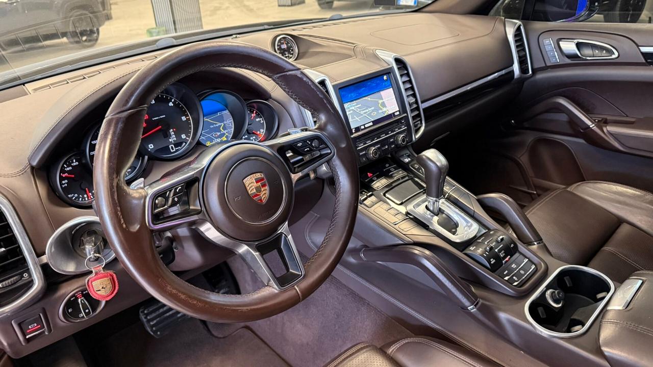 PORSCHE CAYENNE 3.0 DIESEL 2016 PLATINUM EDITION
