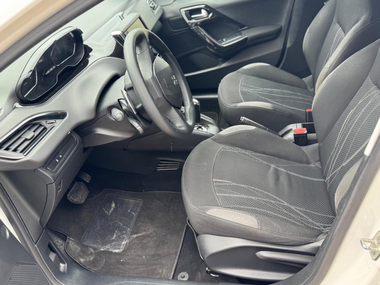 Peugeot 208 1.4 e-HDi 68 CV S&S robotizzato 5 porte Active