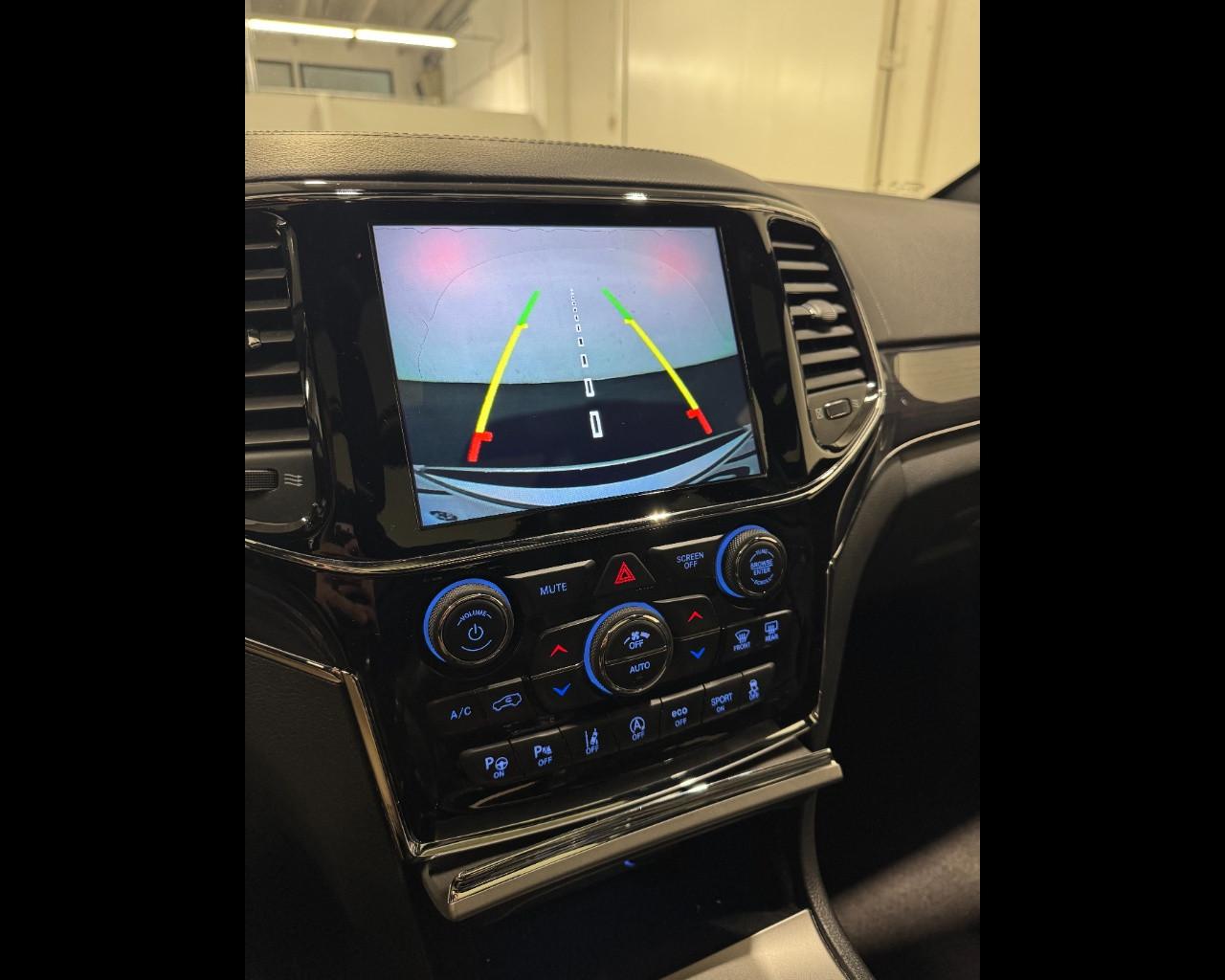 JEEP GRAND CHEROKEE 3.0 AUTO OVERLAND
