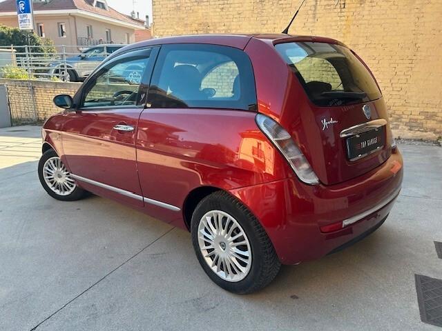 Lancia Ypsilon 1.3 MJT 75 CV Oro
