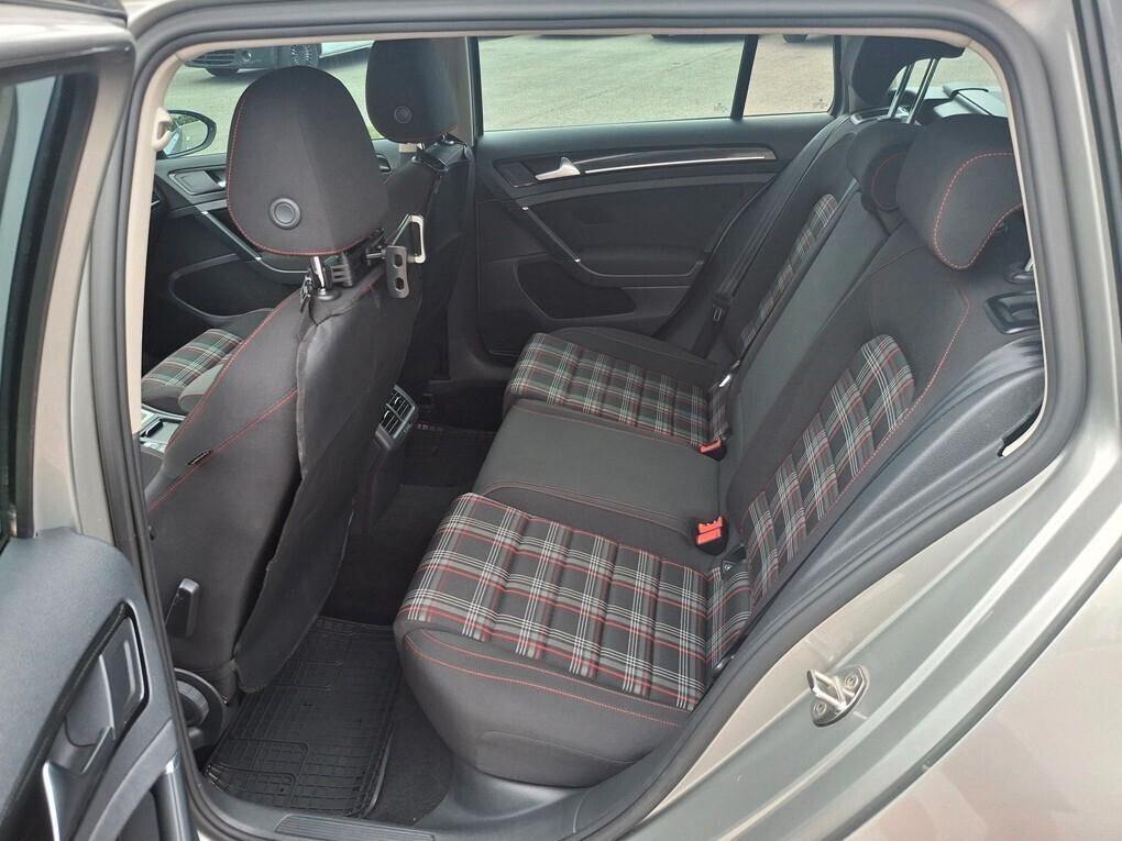 Volkswagen Golf SW 1.6 TDI DSG Allestimento GTI