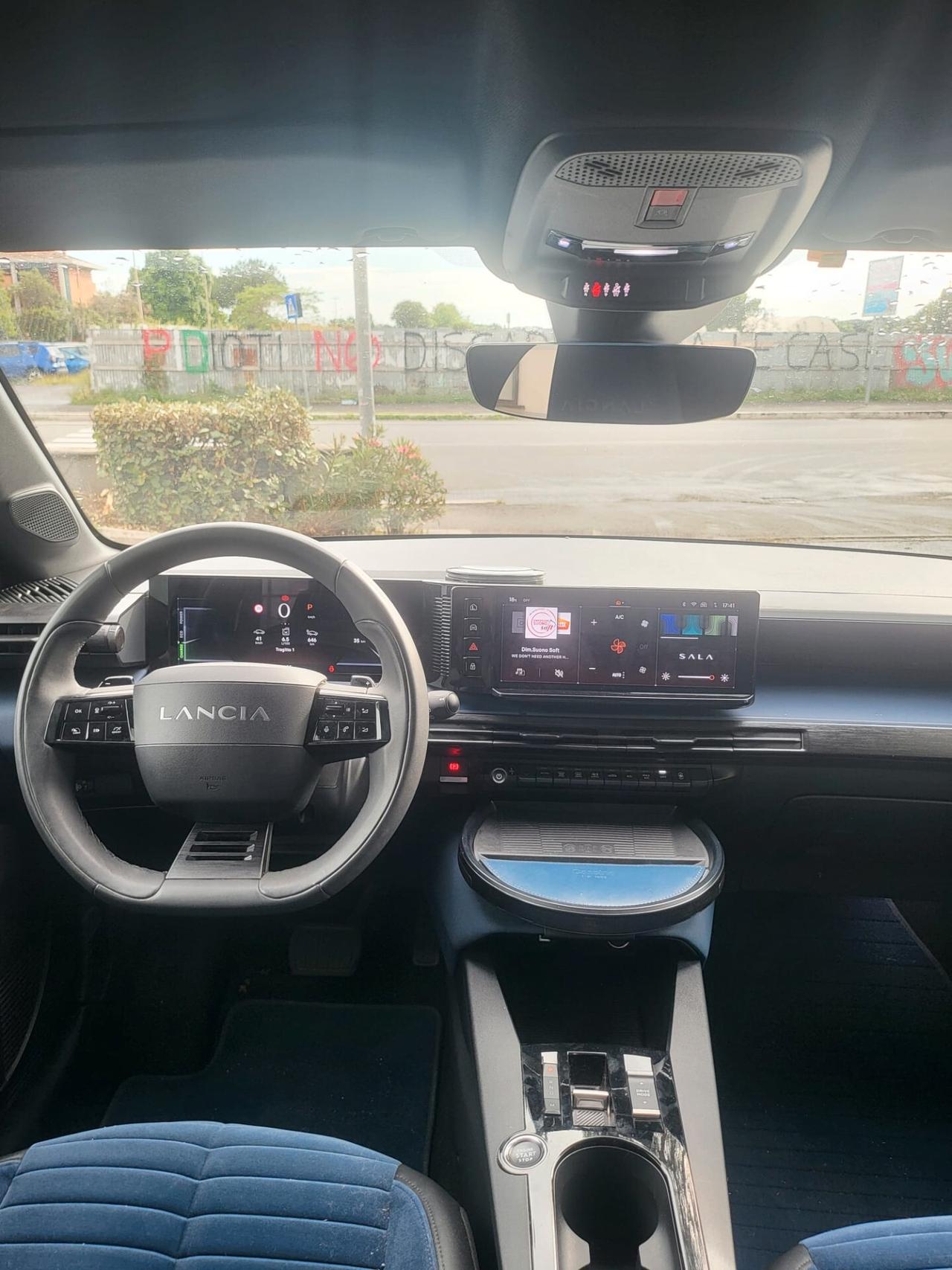 Lancia Ypsilon Hybrid e-DCT Edizione Cassina