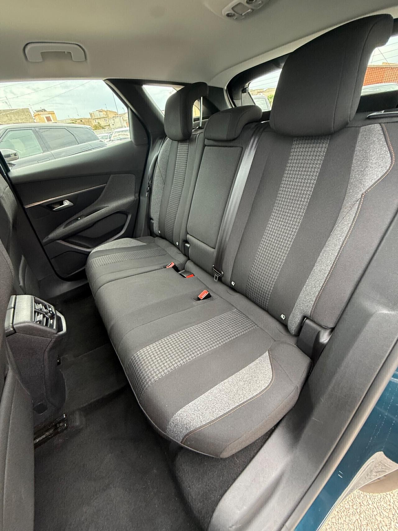 Peugeot 3008 BlueHDi 130 S&S EAT8 Allure