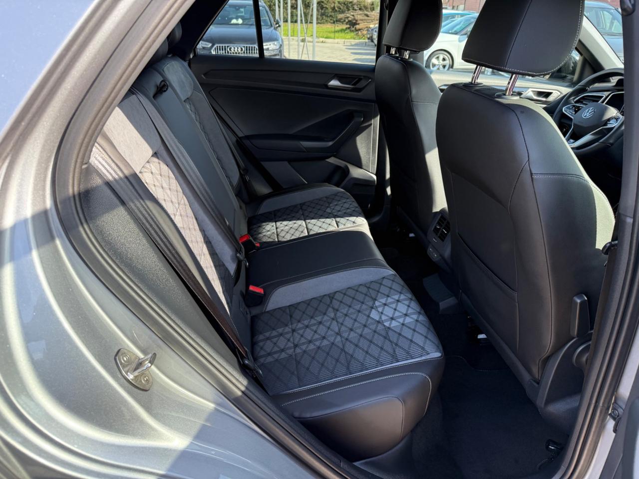 Volkswagen T-Roc 1.5 TSI ACT DSG R-Line