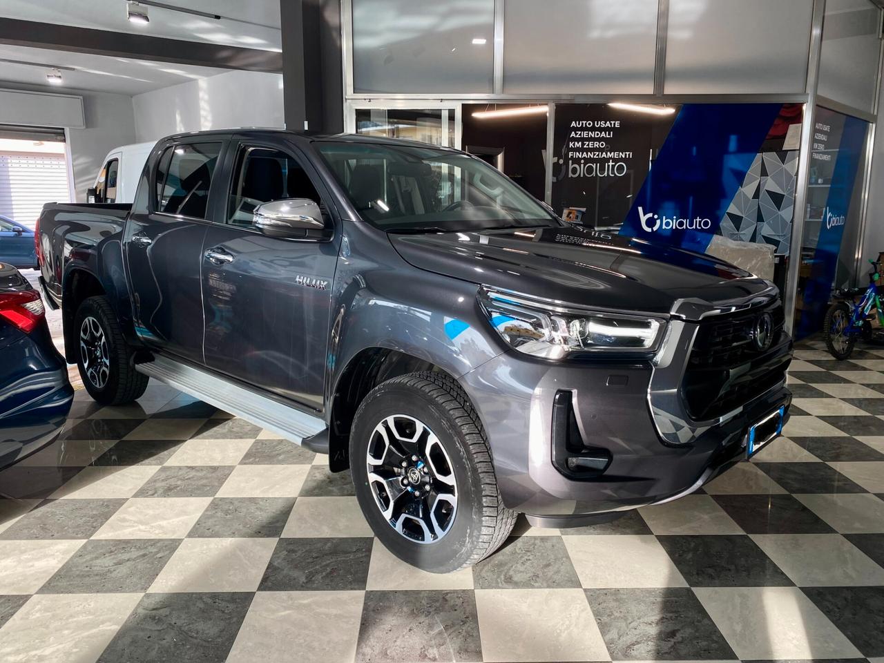 Toyota Hilux 2.4 D-4D A/T 4WD 4 porte Double Cab Lounge-2024