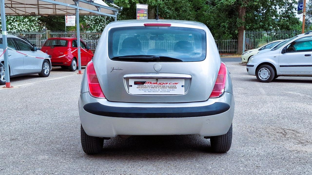 Lancia Ypsilon 1.2 16V Platino
