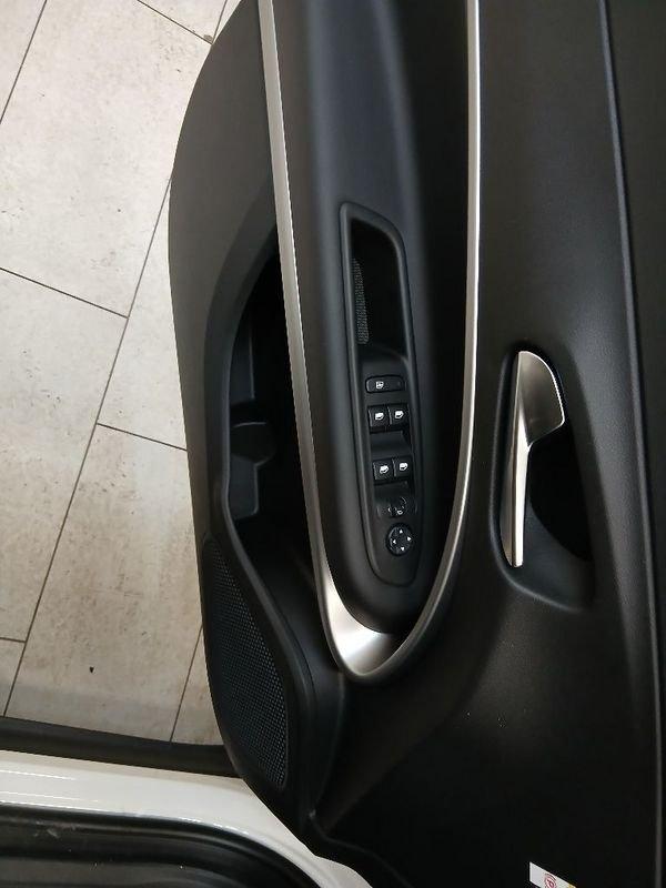 Jeep Avenger 1.2 turbo e-hybrid mhev Upland 4xe 145cv edct6