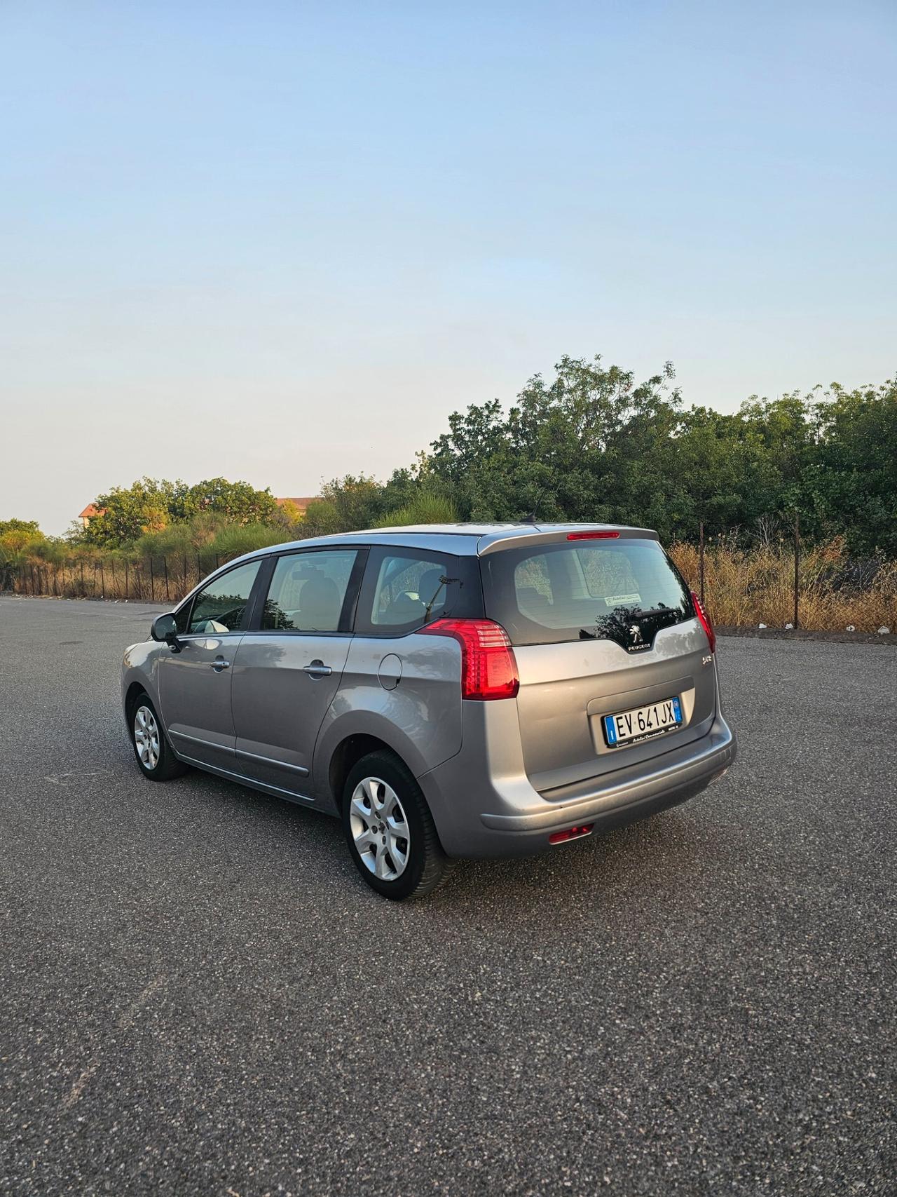 Peugeot 5008 1.6 HDi 115CV 7 posti unico proprietario
