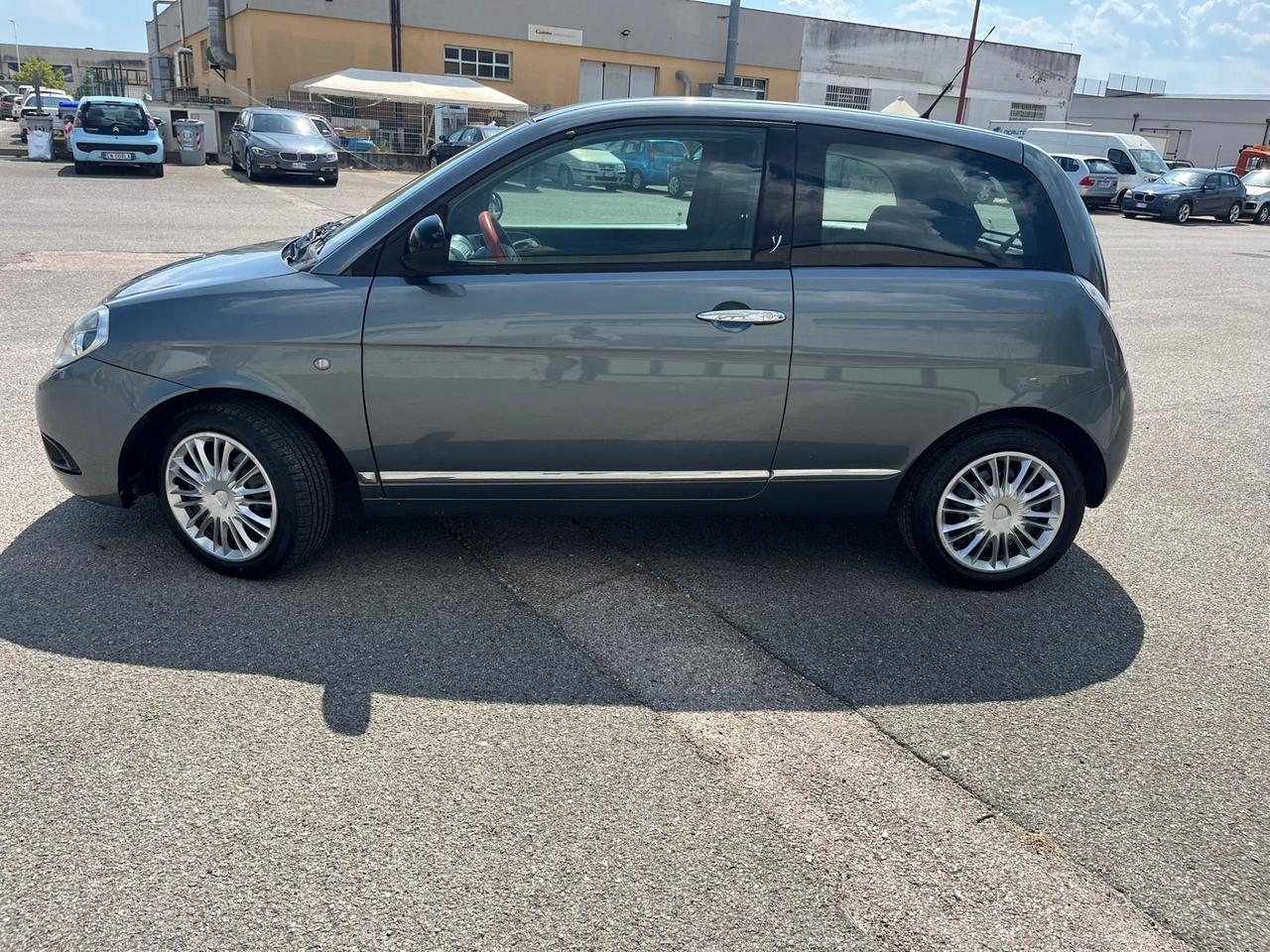 Lancia Ypsilon 1.3 MJT 75 CV Unyca