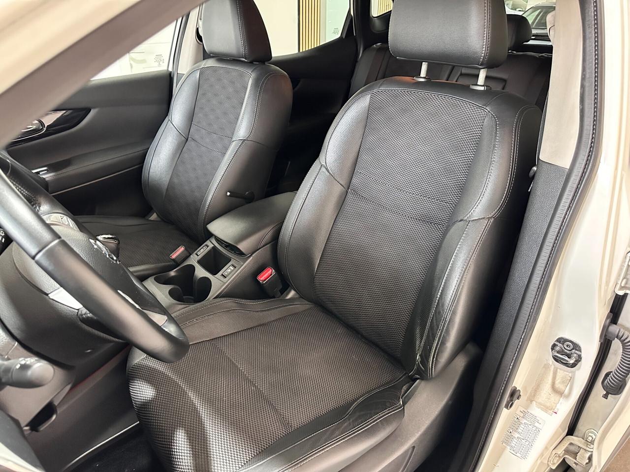 Nissan Qashqai 1.5 dCi N-Connecta – DA VETRI