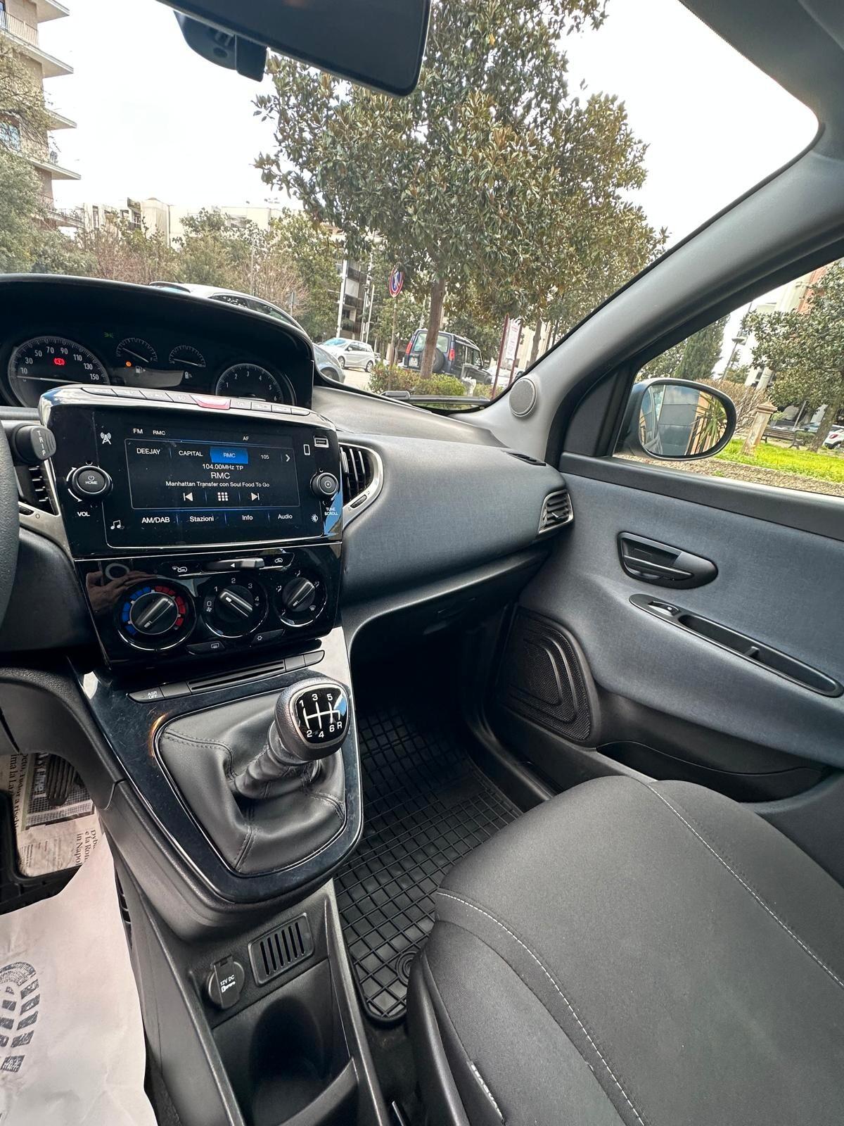 Lancia Ypsilon 1.0 FireFly 5 porte S&S Hybrid Gold