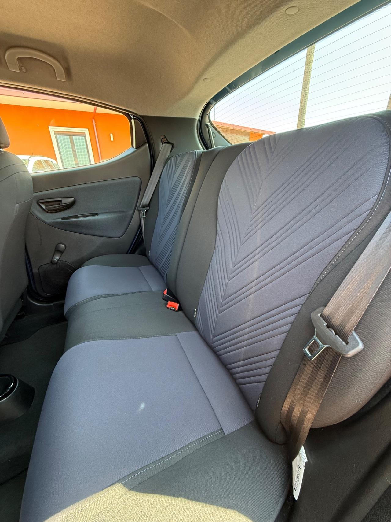 Lancia Ypsilon 1.0 Hybrid 69cv