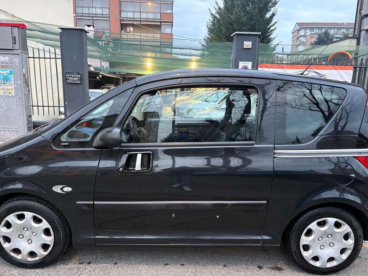 Peugeot 1007 Happy 1.4 75 cv GPL