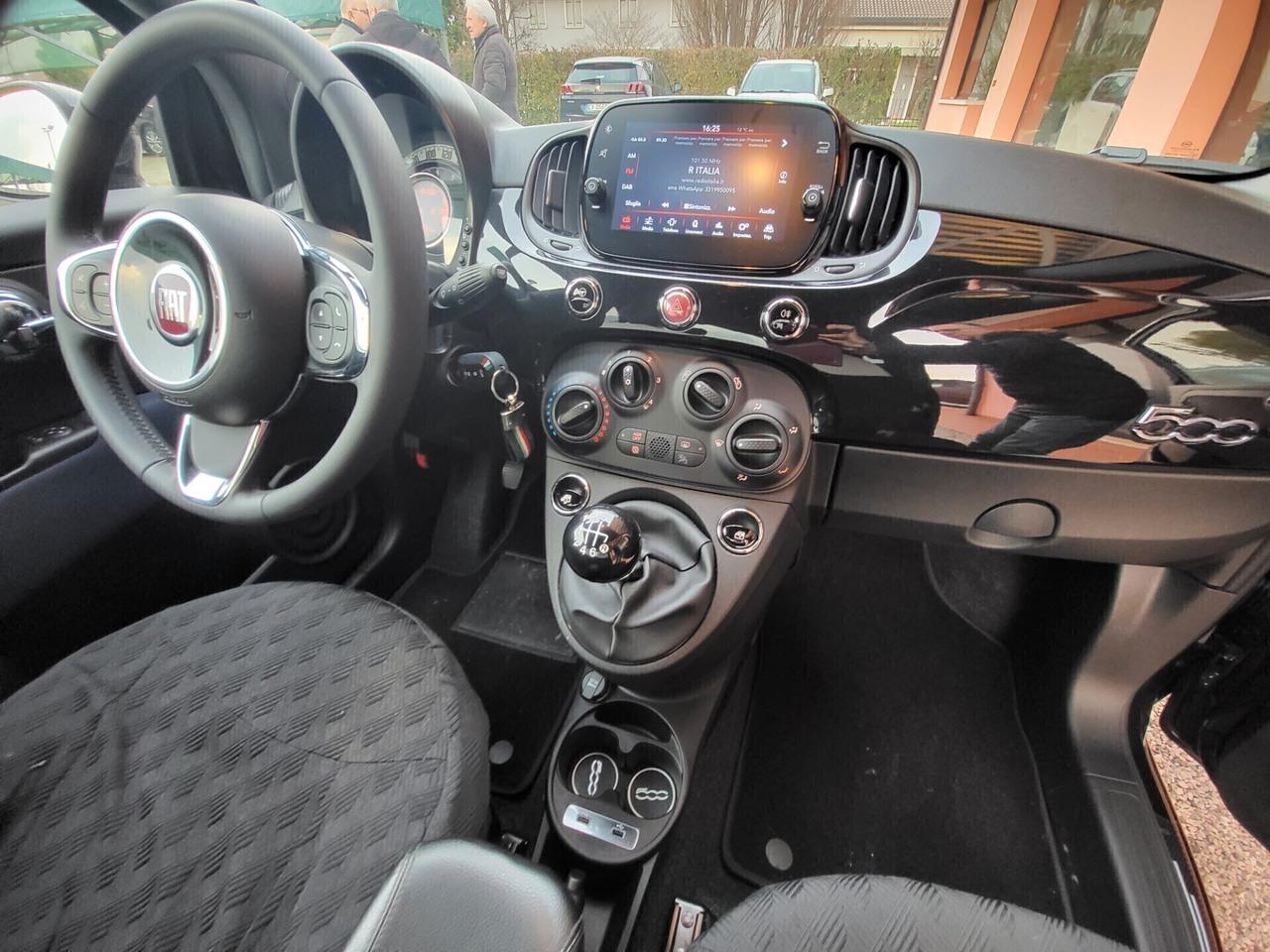 Fiat 500 1.0 Hybrid con solo 12000 km come nuova!