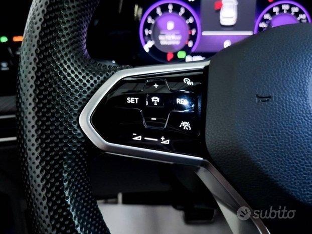 Volkswagen Golf 1.5 etsi evo R-Line 130cv dsg