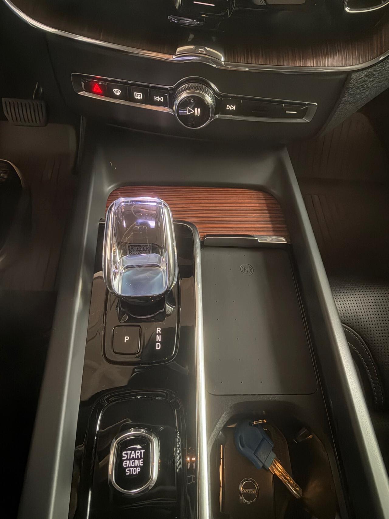 VOLVO XC60 B4 D AWD ULTIMATE DARK