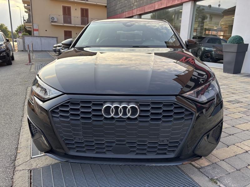 Audi A3 Sportback 30 2.0 tdi Business LED-NAVI-18"