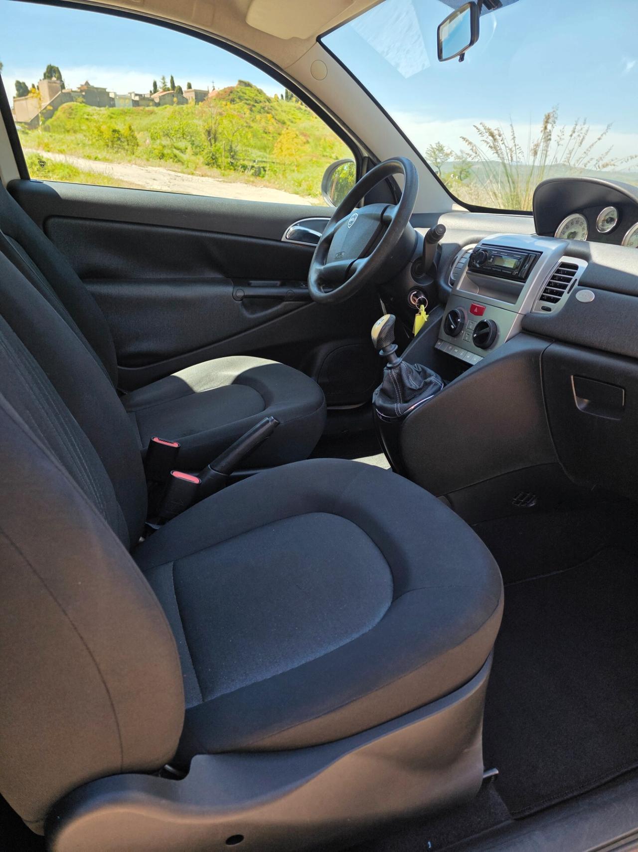 Lancia Ypsilon 1.2 69 CV Unyca